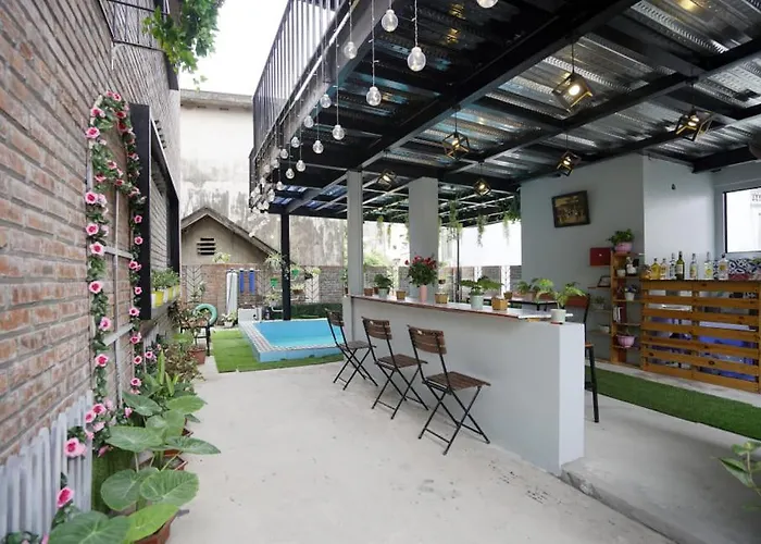 Almor With Pool In Right Center Bed &amp; Breakfast 3*