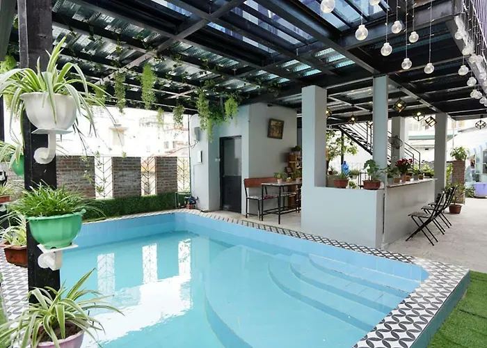 Almor With Pool In Right Center Hạ Long