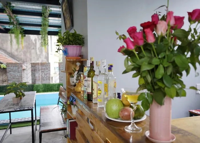 Almor With Pool In Right Center Bed &amp; Breakfast